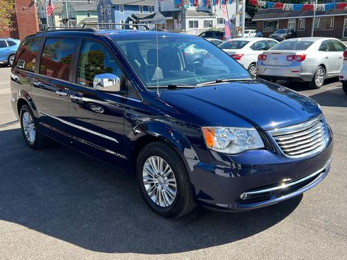 2015 Chrysler Town & Country Touring-L
