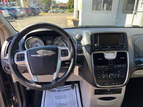 2015 Chrysler Town & Country Touring-L