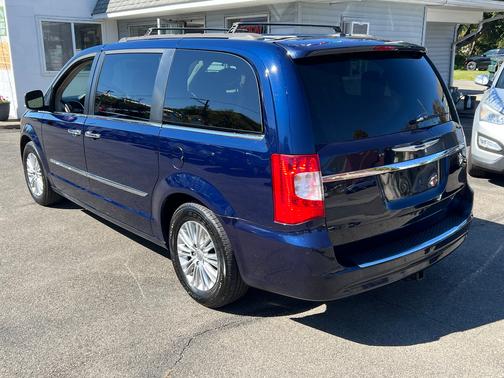 2015 Chrysler Town & Country Touring-L