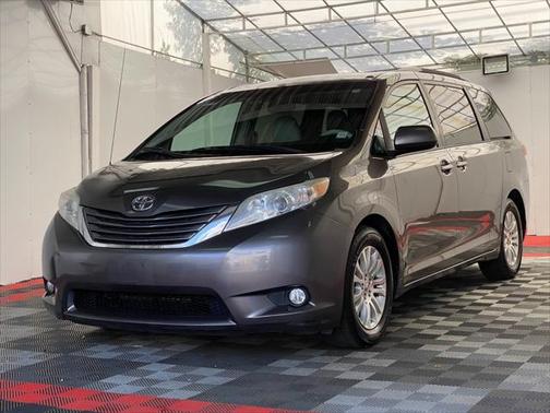 2014 Toyota Sienna XLE