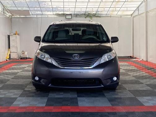 2014 Toyota Sienna XLE