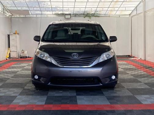 2014 Toyota Sienna XLE