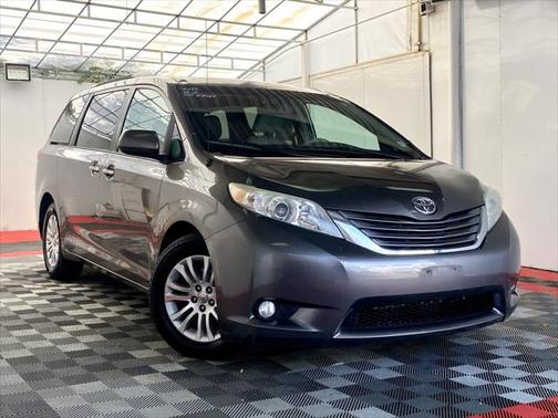 2014 Toyota Sienna XLE
