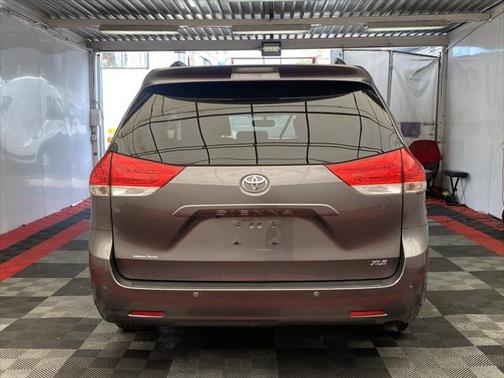 2014 Toyota Sienna XLE