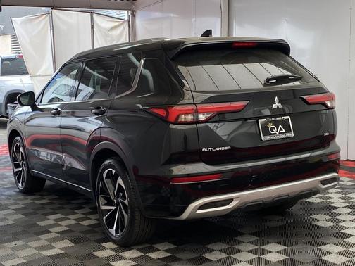 Black Diamond 2022 Mitsubishi Outlander SEL 2.5 S-AWC
