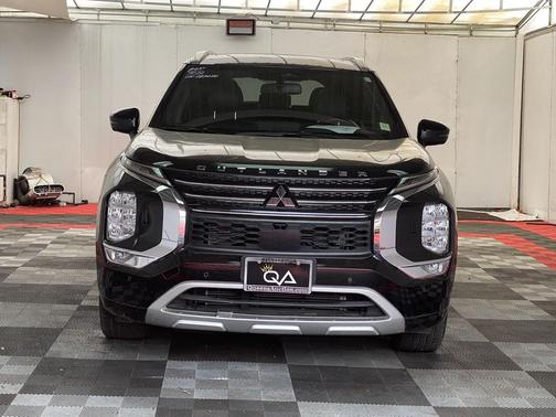 Black Diamond 2022 Mitsubishi Outlander SEL 2.5 S-AWC