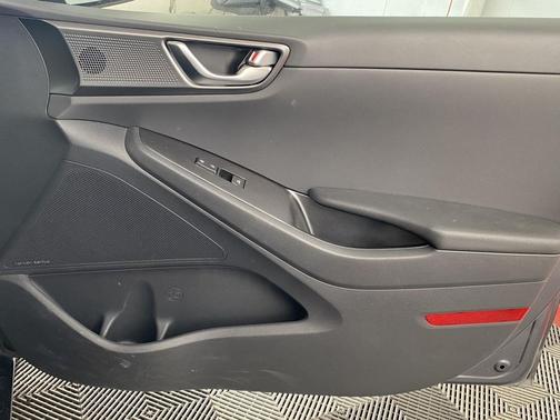 2020 Hyundai IONIQ Plug-In Hybrid Limited