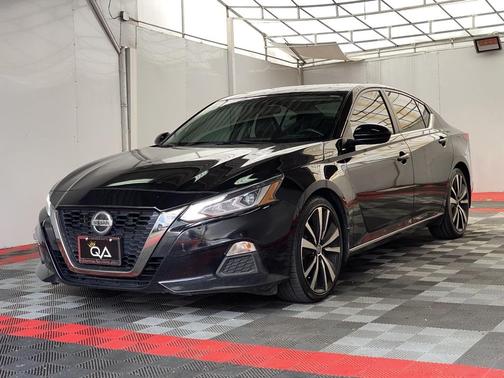 Super Black 2021 Nissan Altima SR FWD