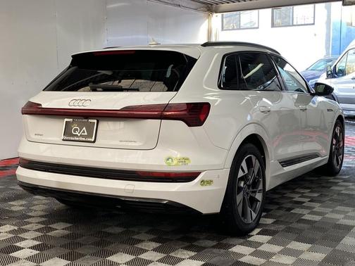 2022 Audi e-tron Premium