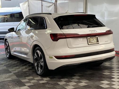 2022 Audi e-tron Premium
