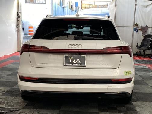 2022 Audi e-tron Premium
