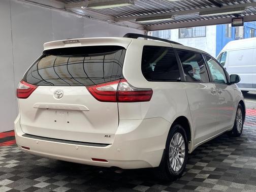 2016 Toyota Sienna XLE Premium