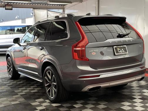 2017 Volvo XC90 T6 Momentum
