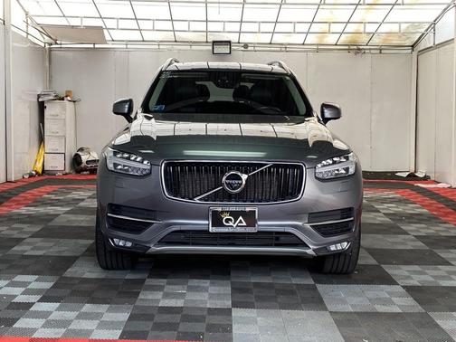 2017 Volvo XC90 T6 Momentum