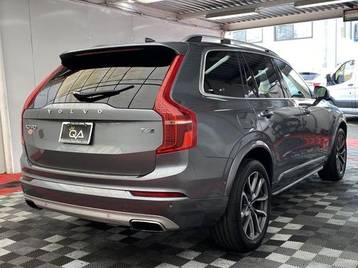 2017 Volvo XC90 T6 Momentum