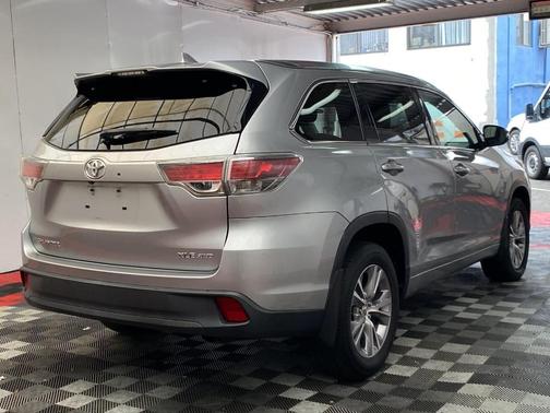 Silver Sky Metallic 2015 Toyota Highlander XLE