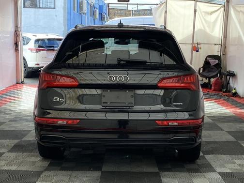 2020 Audi Q5 45 Titanium Premium