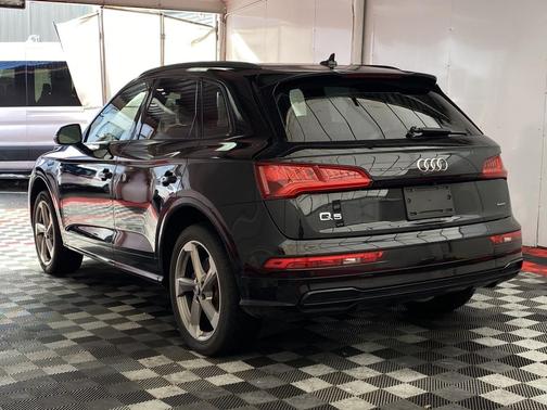 Mythos Black Metallic 2020 Audi Q5 45 Titanium Premium