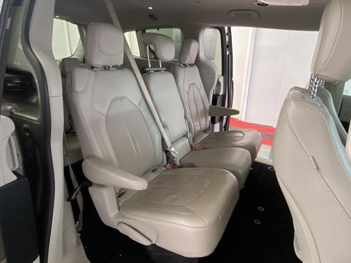 2018 Chrysler Pacifica Touring-L