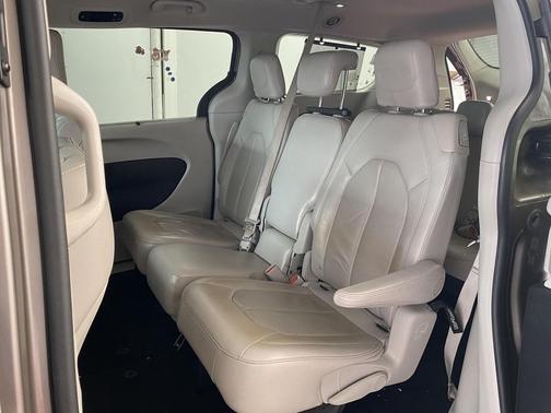 2018 Chrysler Pacifica Touring-L
