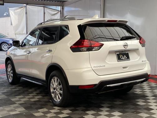 Glacier White 2017 Nissan Rogue SV