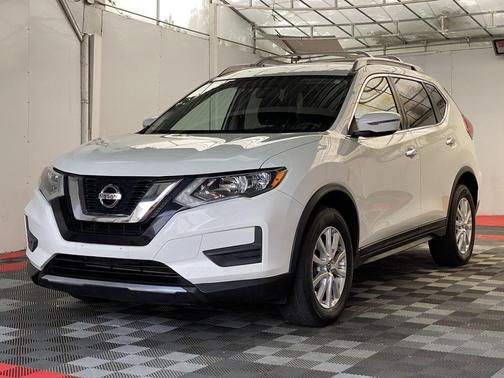Glacier White 2017 Nissan Rogue SV