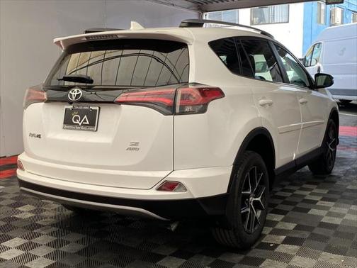 2017 Toyota RAV4 SE