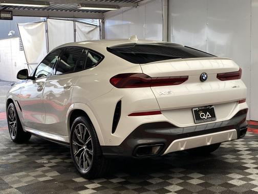 Mineral White Metallic 2021 BMW X6 xDrive40i