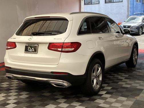 White 2018 Mercedes-Benz GLC 300 4MATIC