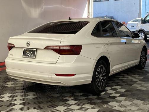 Pure White 2019 Volkswagen Jetta 1.4T SE