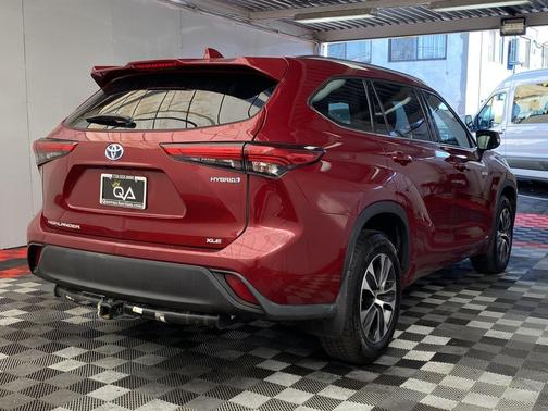 Ruby Flare Pearl 2020 Toyota Highlander Hybrid XLE