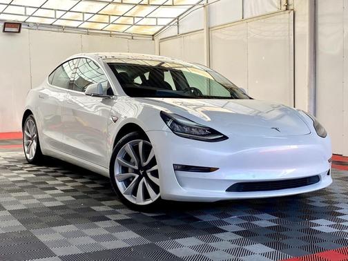 Pearl White Multi-Coat 2018 Tesla Model 3 Performance