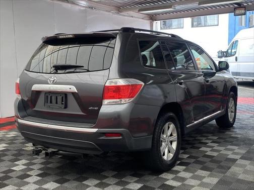 2011 Toyota Highlander SE