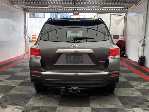 2011 Toyota Highlander SE