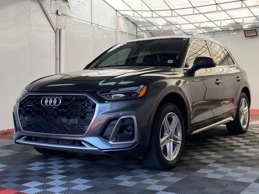 Daytona Gray Pearl Effect 2023 Audi Q5 55 S line Premium Plus