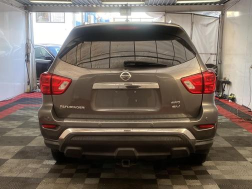 2018 Nissan Pathfinder SV