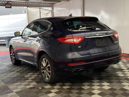 Blu 2020 Maserati Levante Base