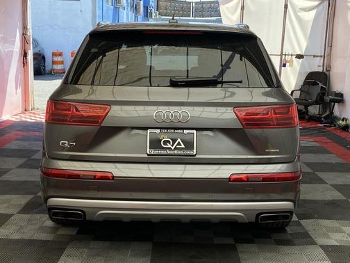 Graphite Gray Metallic 2018 Audi Q7 2.0T Premium Plus