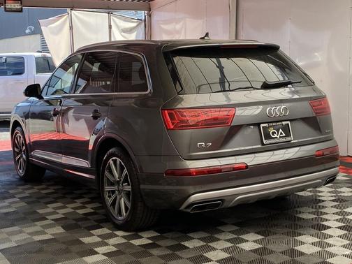 Graphite Gray Metallic 2018 Audi Q7 2.0T Premium Plus