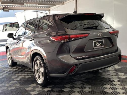 2022 Toyota Highlander LE