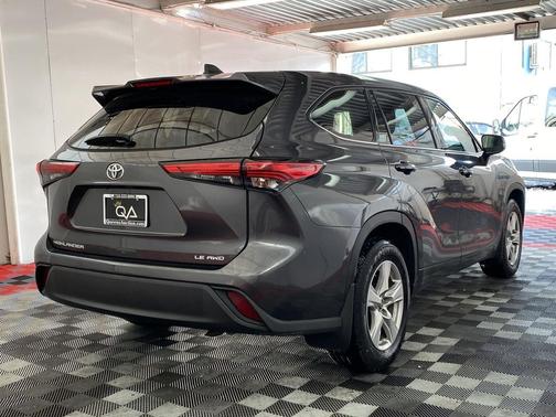 2022 Toyota Highlander LE