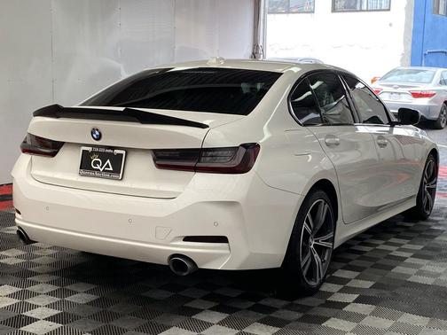 Mineral White Metallic 2023 BMW 330 xDrive