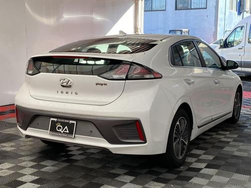2021 Hyundai IONIQ Plug-In Hybrid Limited