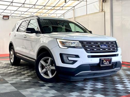 Oxford White 2017 Ford Explorer XLT