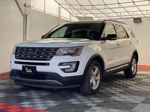 Oxford White 2017 Ford Explorer XLT