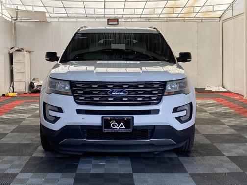 Oxford White 2017 Ford Explorer XLT