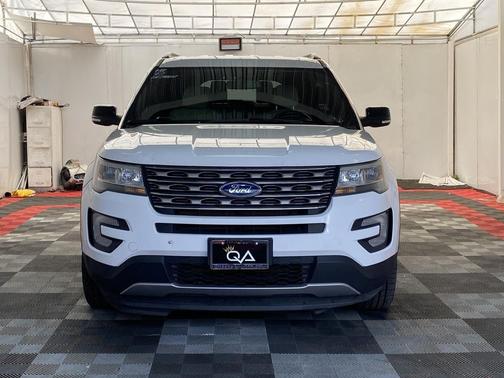 Oxford White 2017 Ford Explorer XLT