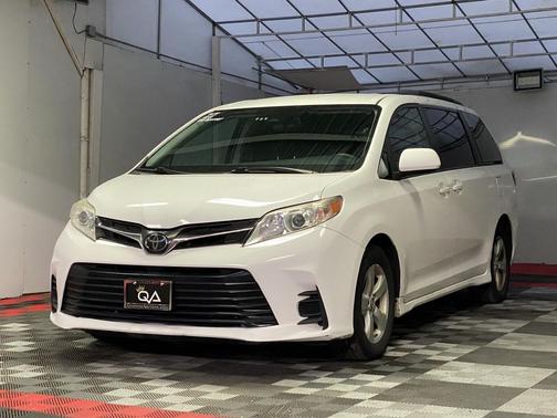 2018 Toyota Sienna LE