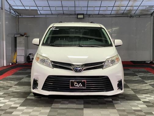 2018 Toyota Sienna LE