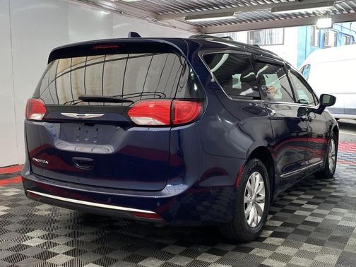 2018 Chrysler Pacifica Touring-L